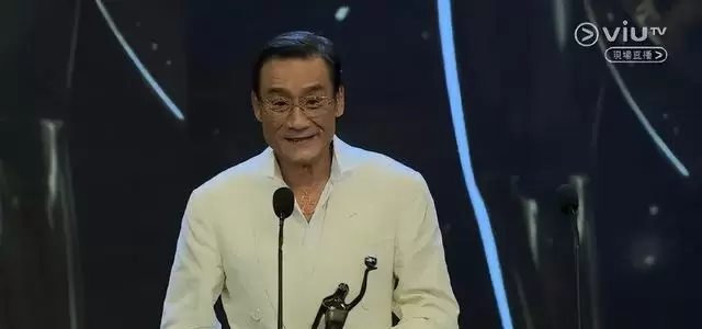 廖子妤凭《像我这样的爱情》获第44届香港电影金像奖最佳女主角 _ 现场图