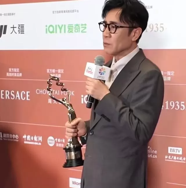 于和伟凭《坚如磐石》获北京电影节最佳男主角 _ 相关图片