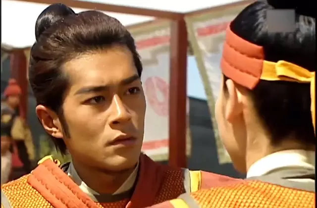 《寻秦记》项少龙蹴鞠赛战术创新与诈伤营救双线展开 _ 现场图