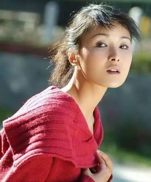 黄曼8次担纲女主未走流量路线，28年圈外婚姻零通稿 _ 现场图