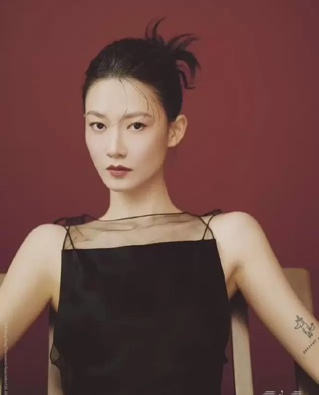 廖子妤凭《像我这样的爱情》首提封后，击败章子怡马丽获第44届金像奖最佳女主角 _ 现场图