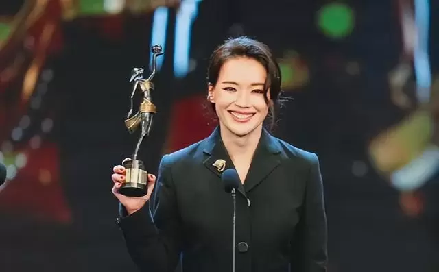 廖子妤凭《像我这样的爱情》首提封后，击败章子怡马丽获第44届金像奖最佳女主角 _ 相关图片