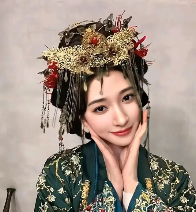 王格格主演《绾骨灯》横店开机，听花岛打造中式微恐志怪剧 _ 相关图片