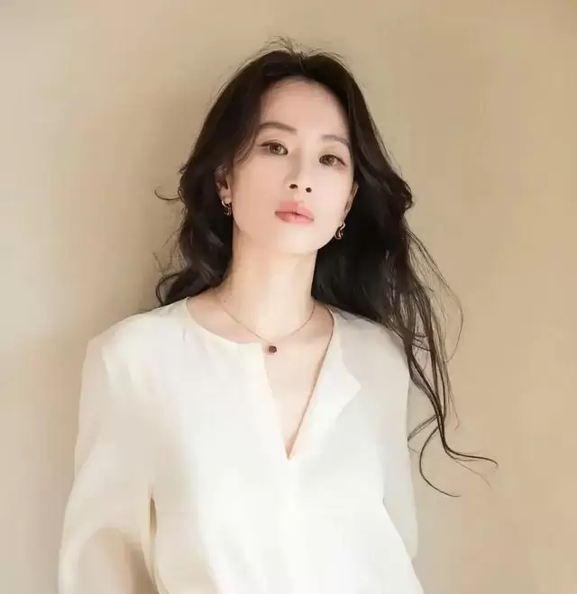 李梦揭秘《蜜语纪》杀青后“厨房社交圈”：朱珠钟汉良轮番上门蹭饭，戏外真实互动成剧集温度来源 _ 相关图片