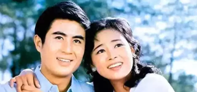 北京国际电影节开幕式重现《庐山恋》《人生》经典同框 _ 资讯配图 北京国际电影节开幕式重现《庐山恋》《人生》经典同框 _ 资讯配图