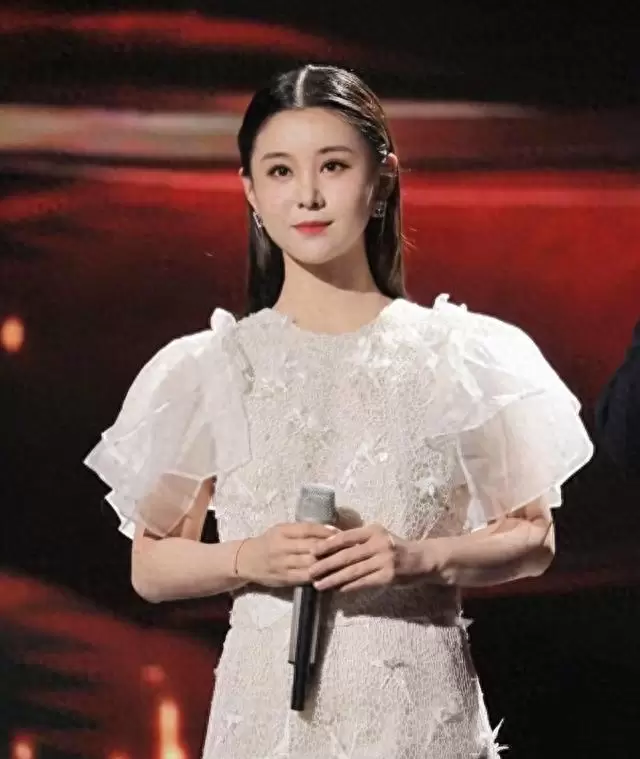李小萌16岁金鸡提名18岁百花获奖坚持不拍吻戏 _ 资讯配图
